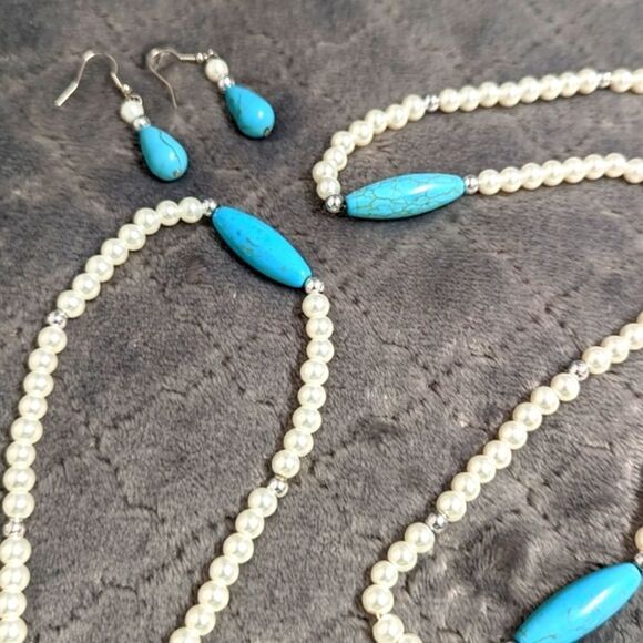 Vintage Faux Pearls and Blue Howelite Bead Necklace w/ Matching Pierced Earrings - Picture 8 of 12